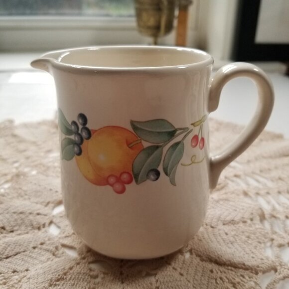 Vintage Corelle Abundance Creamer Fruit and Leaves Cream Colour - Picture 1 of 11
